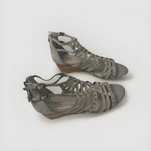 Hinge Women’s 8M Gray Leather Studded Gladiator Wedge Sandals Zip Back Buckle